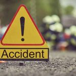 टिहरी में दर्दनाक सड़क हादसा: अनियंत्रित होकर सरिये से लदे ट्रक से टकराई कार, एक महिला की मौत