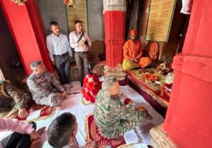 श्रीनगर पहुंचे सीडीएस अनिल चौहान, देवलगढ़ के राजराजेश्वरी मंदिर में की पूजा-अर्चना