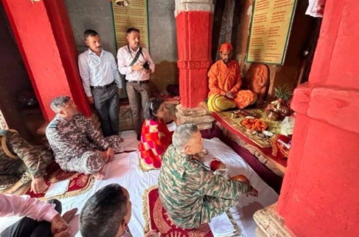 श्रीनगर पहुंचे सीडीएस अनिल चौहान, देवलगढ़ के राजराजेश्वरी मंदिर में की पूजा-अर्चना