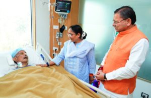 मुख्यमंत्री धामी ने मैक्स अस्पताल पहुंचकर पूर्व मुख्यमंत्री भुवन चंद्र खंडूरी का जाना हालचाल