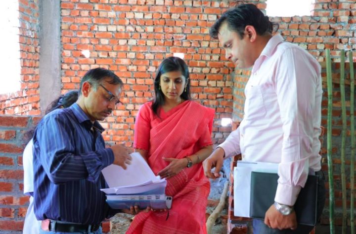 गरुड़चट्टी-नीलकंठ मोटर मार्ग का पैचवर्क हर हाल में 15 मई तक पूरा करें अधिकारी— डीएम