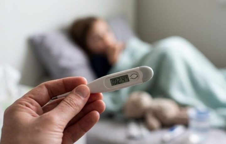 बदलते मौसम में बुखार को न लें हल्के में, मलेरिया का हो सकता है संकेत