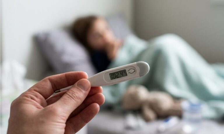 बदलते मौसम में बुखार को न लें हल्के में, मलेरिया का हो सकता है संकेत