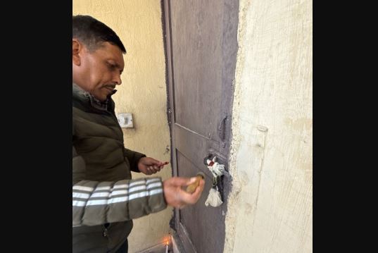 मसूरी में अवैध निर्माण पर एमडीडीए का शिकंजा, कैमल बैंक रोड स्थित भवन सील