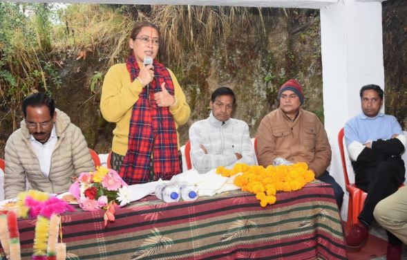 मंत्री रेखा आर्या ने जन मिलन कार्यक्रम में सुनीं ग्रामीणों की समस्याएं