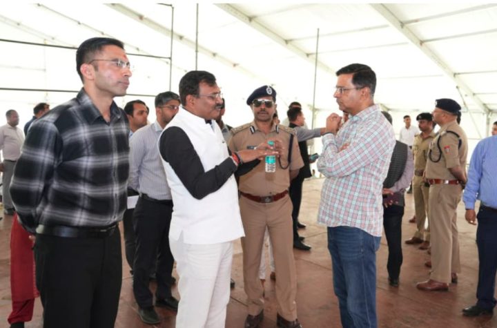 पीएम के उत्तराखंड दौरे से पहले शासन-प्रशासन के वरिष्ठ अधिकारियों ने लिया कार्यक्रम स्थल का जायजा