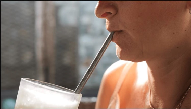 प्लास्टिक स्ट्रॉ बन सकती है सेहत की दुश्मन, जानिए इसके नुकसान