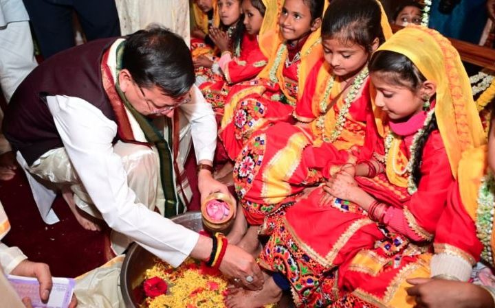 सीएम धामी ने श्री पीठम स्थापना महोत्सव में 1100 कन्याओं का पूजन व माँ राजेश्वरी का किया अभिषेक