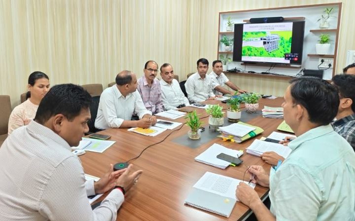 मुख्यमंत्री द्वारा की गई घोषणाओं से संबंधित सभी प्रकरणों में तेजी लाई जाए- डॉ. आर. राजेश कुमार