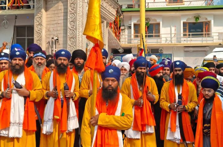 सिख श्रद्धालुओं का पहला जत्था हेमकुंट साहिब के लिए रवाना हुआ