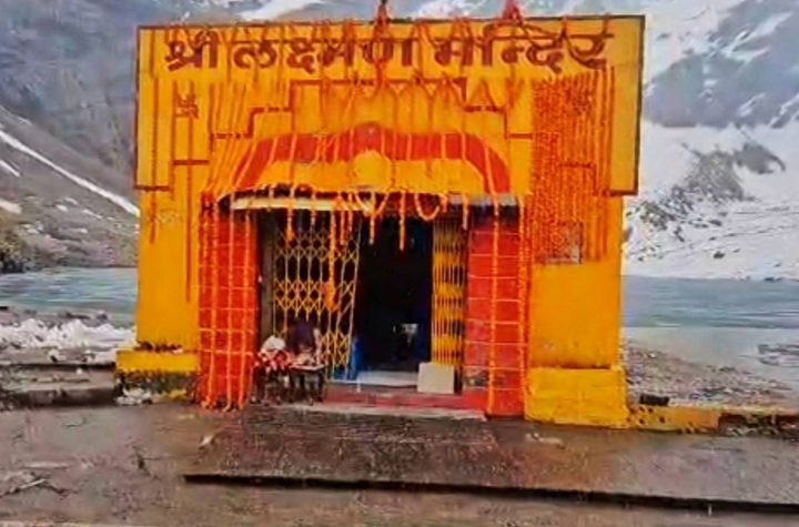 श्रद्धालुओं के लिए खुले लोकपाल लक्ष्मण मंदिर के कपाट