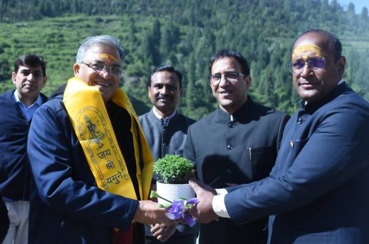 खरसाली पहुंचे मुख्य निर्वाचन आयुक्त