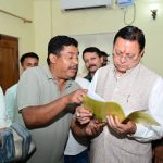 जनता को राहत पहुंचाने के लिए अधिकारी संवेदनशीलता से कार्य करें : धामी