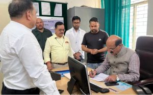 स्वास्थ्य मंत्री सुबोध उनियाल ने किया गरमपानी सामुदायिक स्वास्थ्य केंद्र का औचक निरीक्षण