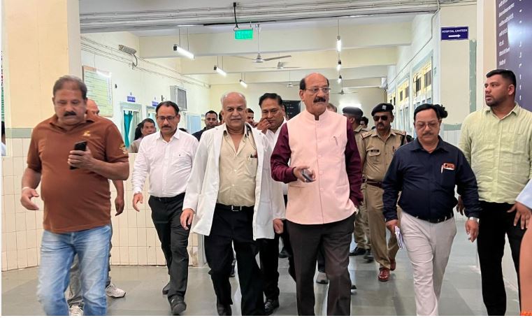 स्वास्थ्य मंत्री सुबोध उनियाल ने डॉक्टर सुशीला तिवारी अस्पताल का किया औचक निरीक्षण
