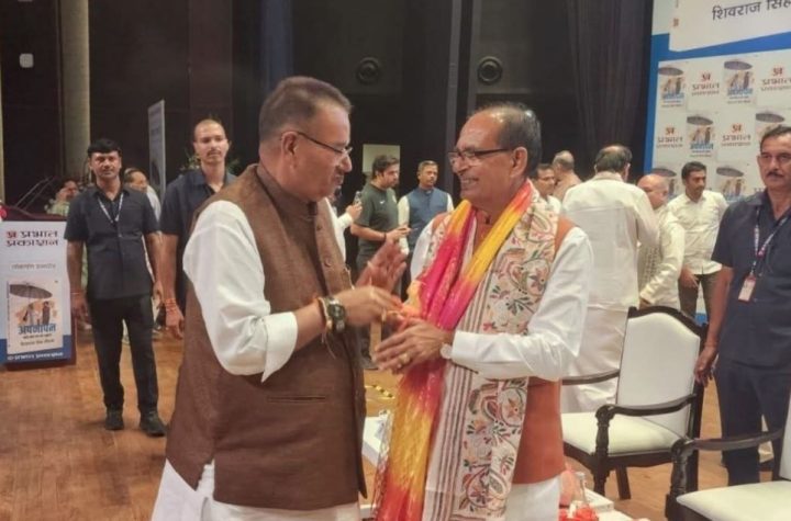 “अपनापन – नरेंद्र मोदी संग मेरे अनुभव” पुस्तक का विमोचन, कृषि मंत्री गणेश जोशी हुए शामिल