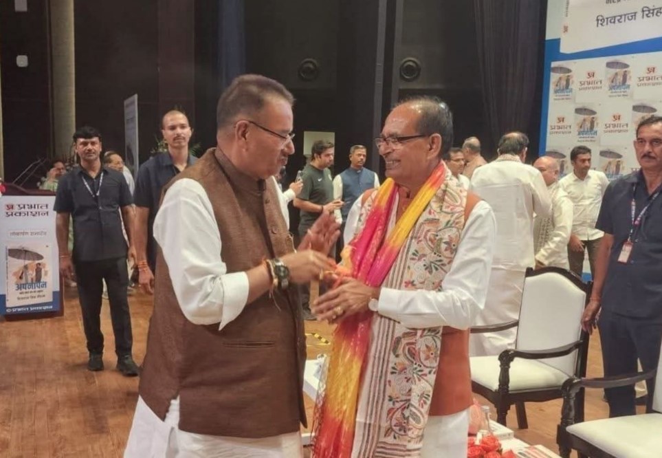  “अपनापन – नरेंद्र मोदी संग मेरे अनुभव” पुस्तक का विमोचन, कृषि मंत्री गणेश जोशी हुए शामिल