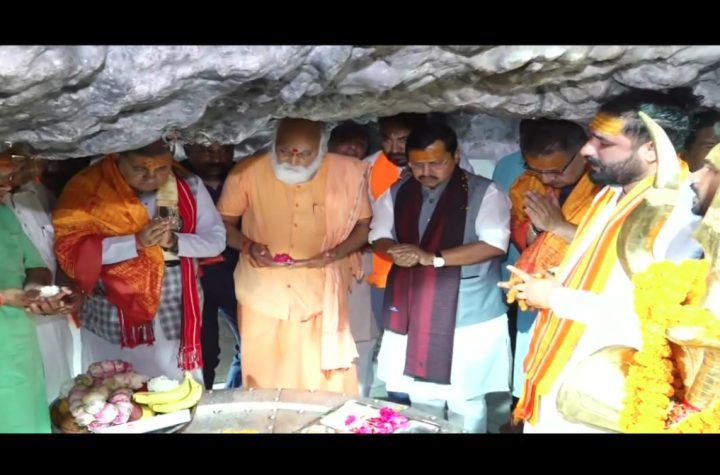 भाजपा के राष्ट्रीय अध्यक्ष नितिन नवीन ने टपकेश्वर महादेव मंदिर में की पूजा-अर्चना