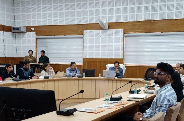 डेंगू नियंत्रण में किसी प्रकार की ढिलाई बर्दाश्त नहीं, फॉगिंग और साफ-सफाई पर विशेष ध्यान दें: मुख्य विकास अधिकारी