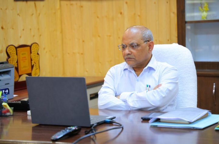 चारधाम यात्रा मार्गों पर एमआरपी से अधिक वसूली बर्दाश्त नहीं, होगी सख्त कार्रवाई : आयुक्त