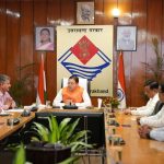अधिकारी विकास योजनाओं का लाभ जन,जन तक पहुंचाएं : धामी