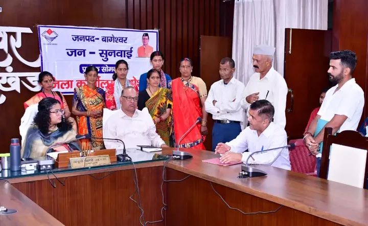 अधिकारियों को जनसमस्याएं समय पर निस्तारण करने के निर्देश दिए