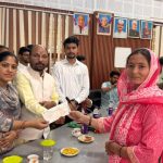 विधायक ने आपदा प्रभावितों को राहत राशि के चैक दिए