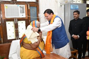 केंद्रीय स्वास्थ्य और मुख्यमंत्री ने की  गायत्री परिवार की अधिष्ठात्री से मुलाकात