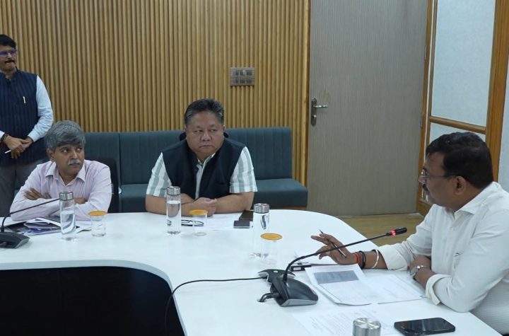 निर्माण कार्यों में तेजी लाने के निर्देश दिए