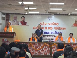 कार्यकर्ताओं की क्षमता, अनुभव और समर्पण से भाजपा अजेय बनी है : सीएम धामी