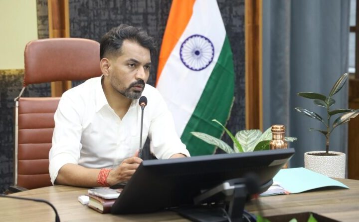 रात्रिकालीन कार्यों को मिली सशर्त अनुमति, लापरवाही पर डीएम का सख्त रुख