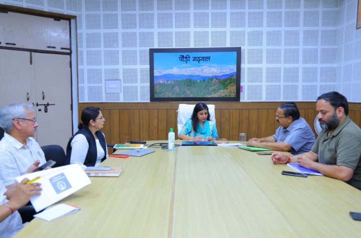 टीबी मुक्त भारत अभियान को मिशन मोड पर संचालित करने, स्क्रीनिंग एवं निक्षय मित्रों के नामांकन में तेजी लाने के निर्देश