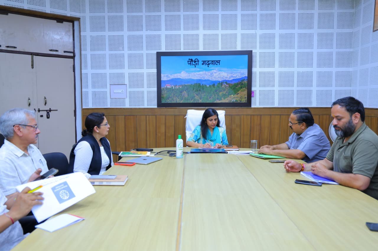 टीबी मुक्त भारत अभियान को मिशन मोड पर संचालित करने, स्क्रीनिंग एवं निक्षय मित्रों के नामांकन में तेजी लाने के निर्देश