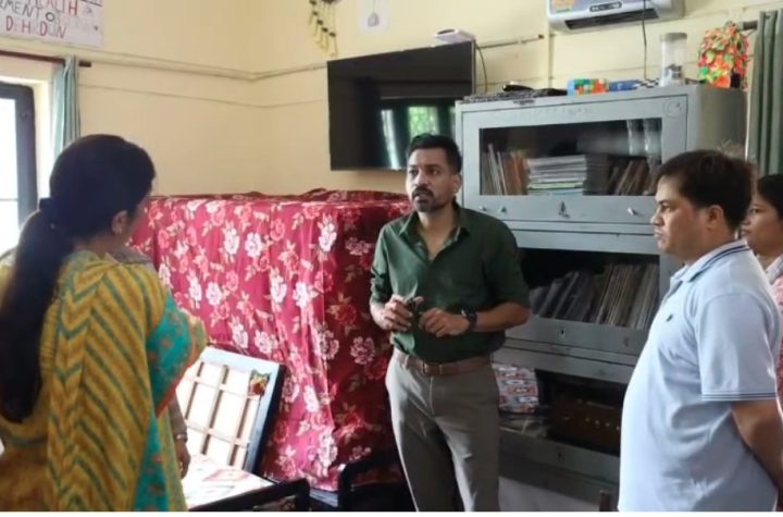 डीएम डॉ0 आशीष चौहान ने नारी निकेतन, बाल सुधार गृह एवं किशोरी गृह का किया निरीक्षण