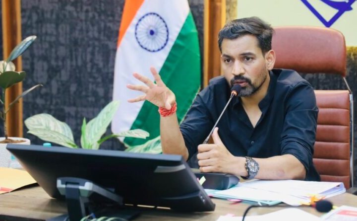 ‘‘सरलीकरण, समाधान, निस्तारण एवं संतुष्टि’’ के मंत्र को धरातल पर उतारे विभाग- डीएम
