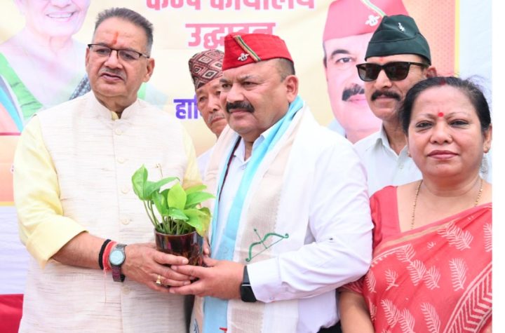 कैबिनेट मंत्री गणेश जोशी ने सैनिक कल्याण परिषद के उपाध्यक्ष शमशेर सिंह बिष्ट के कार्यालय का किया शुभारंभ