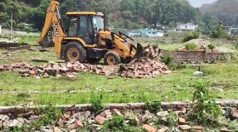 एमडीडीए की सख्ती- अतुल्यम रिजॉर्ट के पास 10 बीघा में अवैध प्लाटिंग ध्वस्त