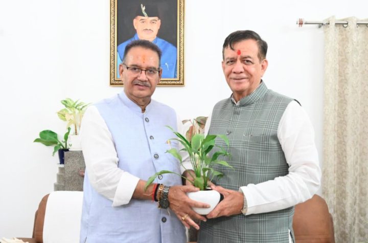 कृषि मंत्री गणेश जोशी से मिले उत्तर प्रदेश के विधानसभा अध्यक्ष सतीश महाना