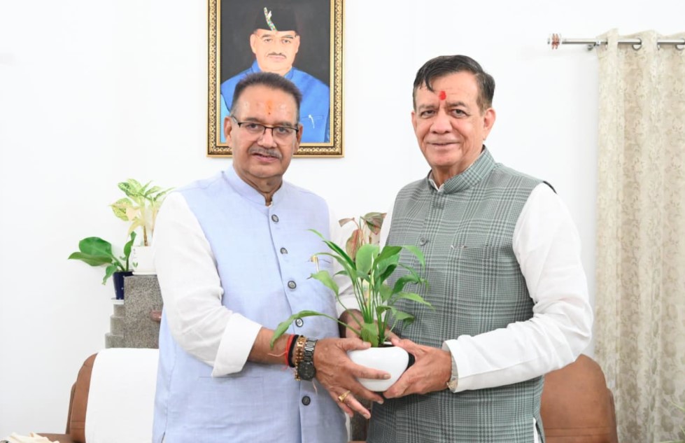 कृषि मंत्री गणेश जोशी से मिले उत्तर प्रदेश के विधानसभा अध्यक्ष सतीश महाना