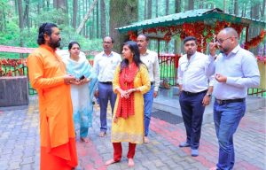 रिखणीखाल पहुंचीं डीएम स्वाति भदौरिया, विभिन्न क्षेत्रों का किया निरीक्षण