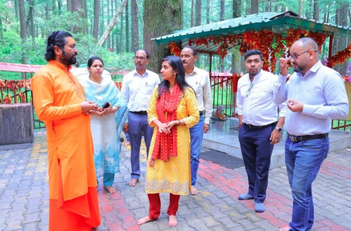 रिखणीखाल पहुंचीं डीएम स्वाति भदौरिया, विभिन्न क्षेत्रों का किया निरीक्षण