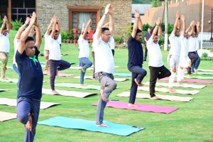 मुख्यमंत्री धामी ने अधिकारियों एवं कर्मचारियों के साथ किया योगाभ्यास