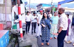 निर्माण कार्य निर्धारित समय पर करने के निर्देश दिए