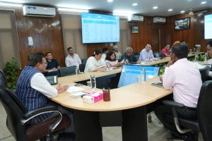 पात्र लाभार्थियों को आवास उपलब्ध कराएं