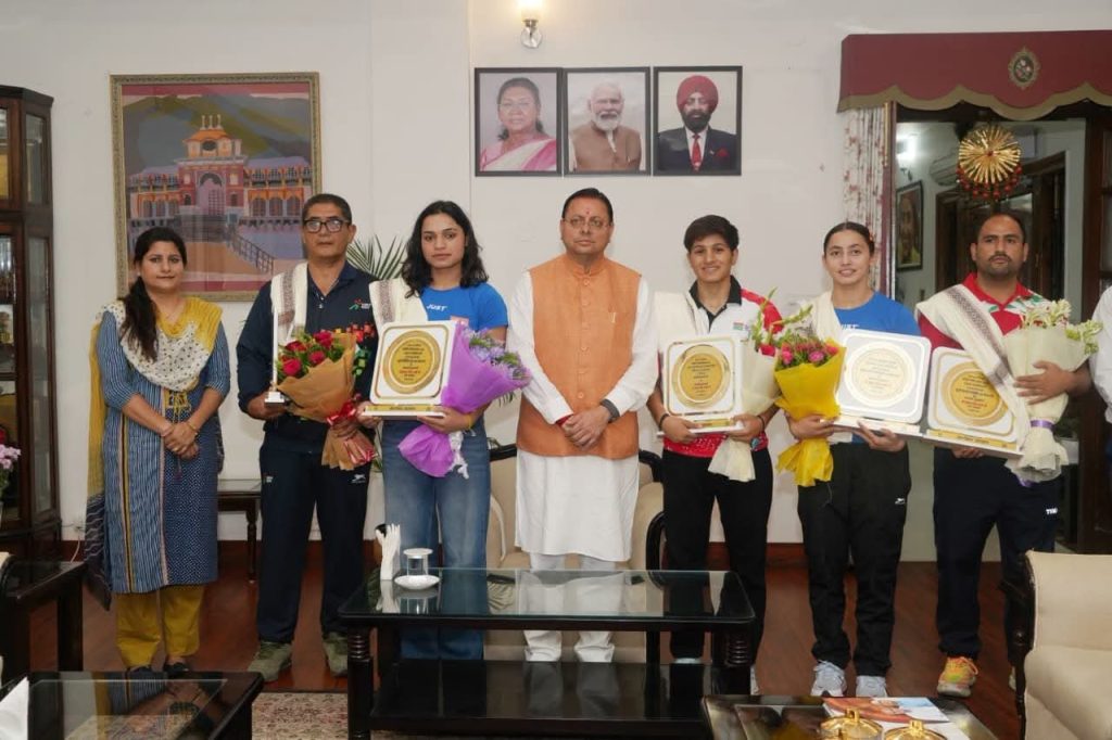 मुख्यमंत्री से मिली महिला मुक्केबाज