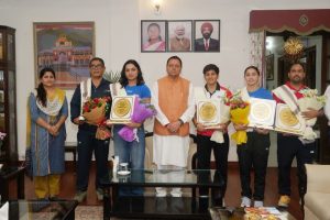 मुख्यमंत्री से मिली महिला मुक्केबाज