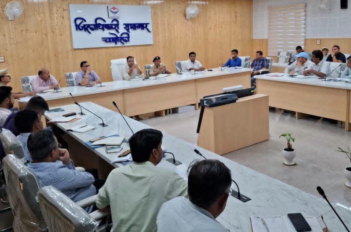 जनता मिलन कार्यक्रम में नागरिकों ने रखी समस्याएं