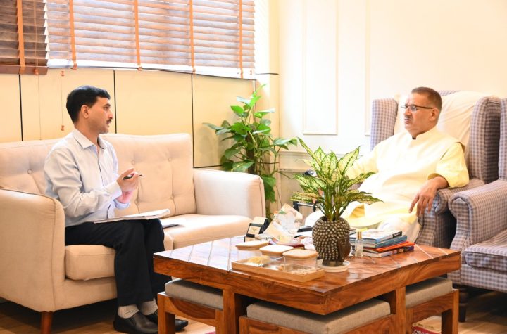 क़ृषि मंत्री जोशी ने ली रेशम विभाग की विभागीय योजनाओं की प्रगति की जानकारी, दिए अहम निर्देश