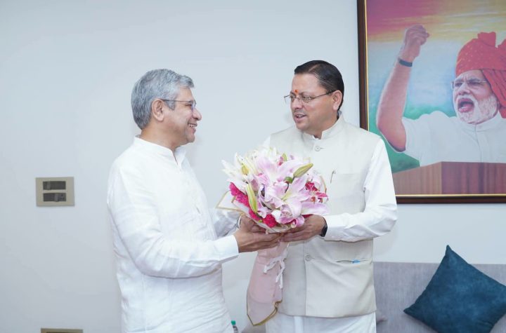 मुख्यमंत्री ने रेल परियोजनाओं के क्रियान्वयन से संबंधित विषयों पर की चर्चा