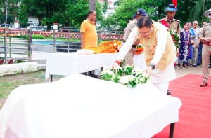 मुख्यमंत्री धामी ने स्व. मनोज मनराल को दी श्रद्धांजलि